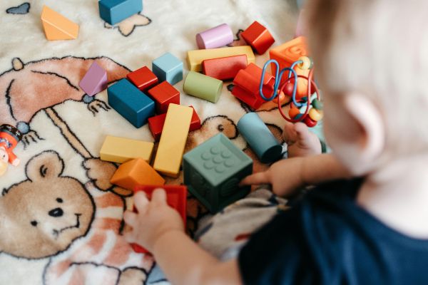 Quais São as 4 Etapas do Desenvolvimento Infantil? Cada Fase Molda o Futuro do Seu Filho